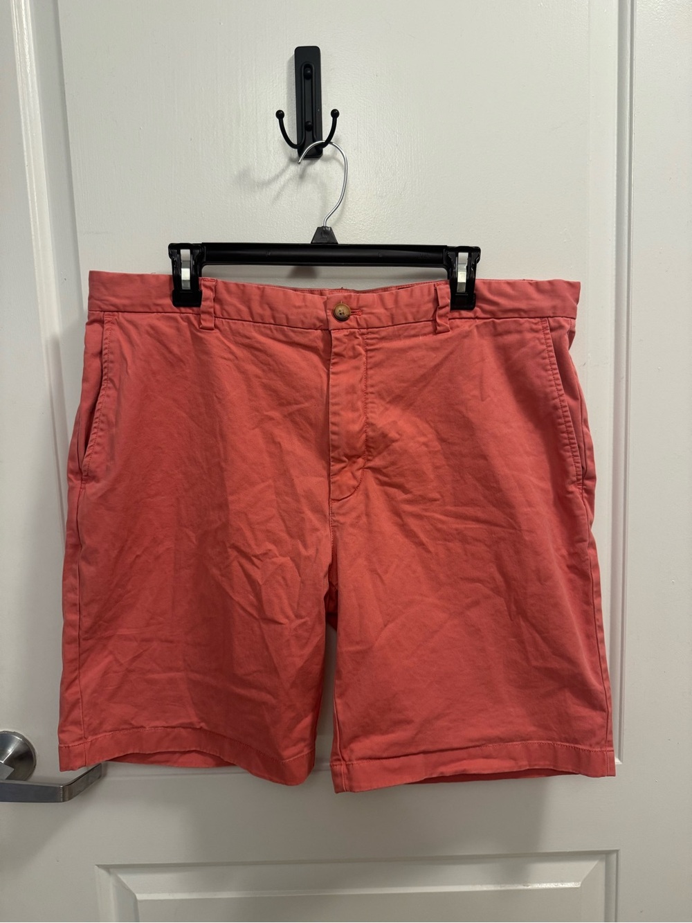 Men’s Vineyard Vines Coral Flat-Front Chino Shorts